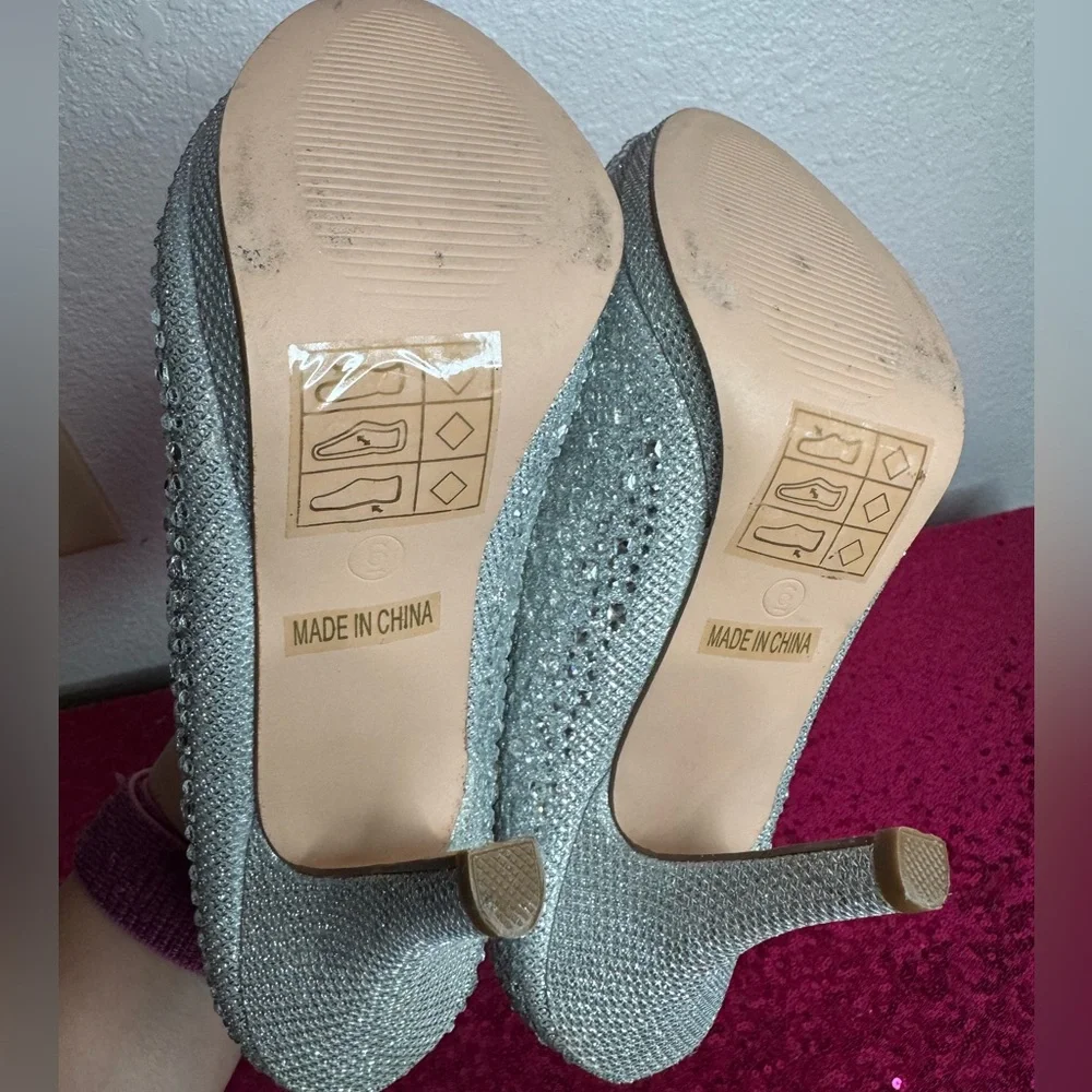 David’s Bridal💎 SPARKLING Cinderella Rhinestone, Crystal Pumps (Women’s Size 6)